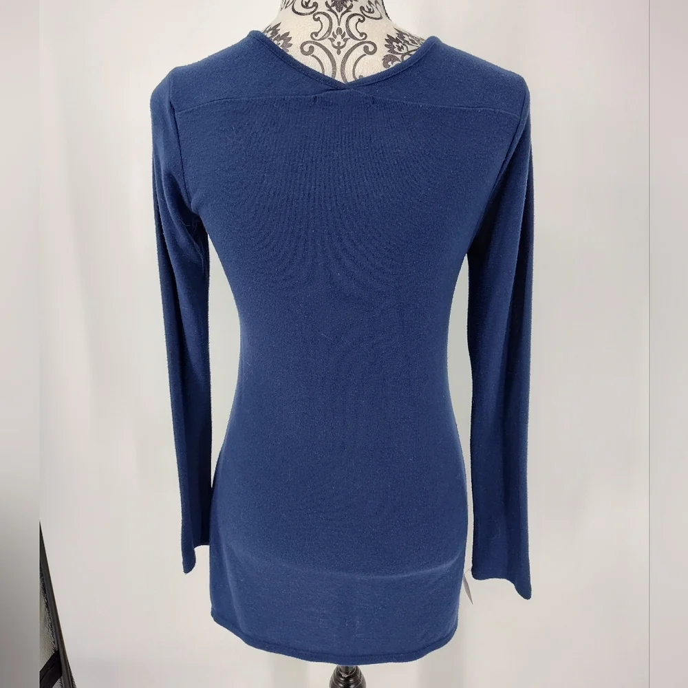 Ambiance Navy Long Sleeve V-Neck Knit Top Women's Medium - Picture 4 of 7